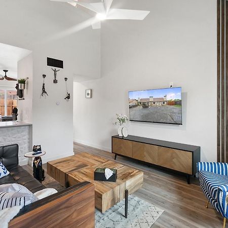 Апартаменты Contemporary Couples Getaway Near Austin Favorites - Loft 21 Экстерьер фото