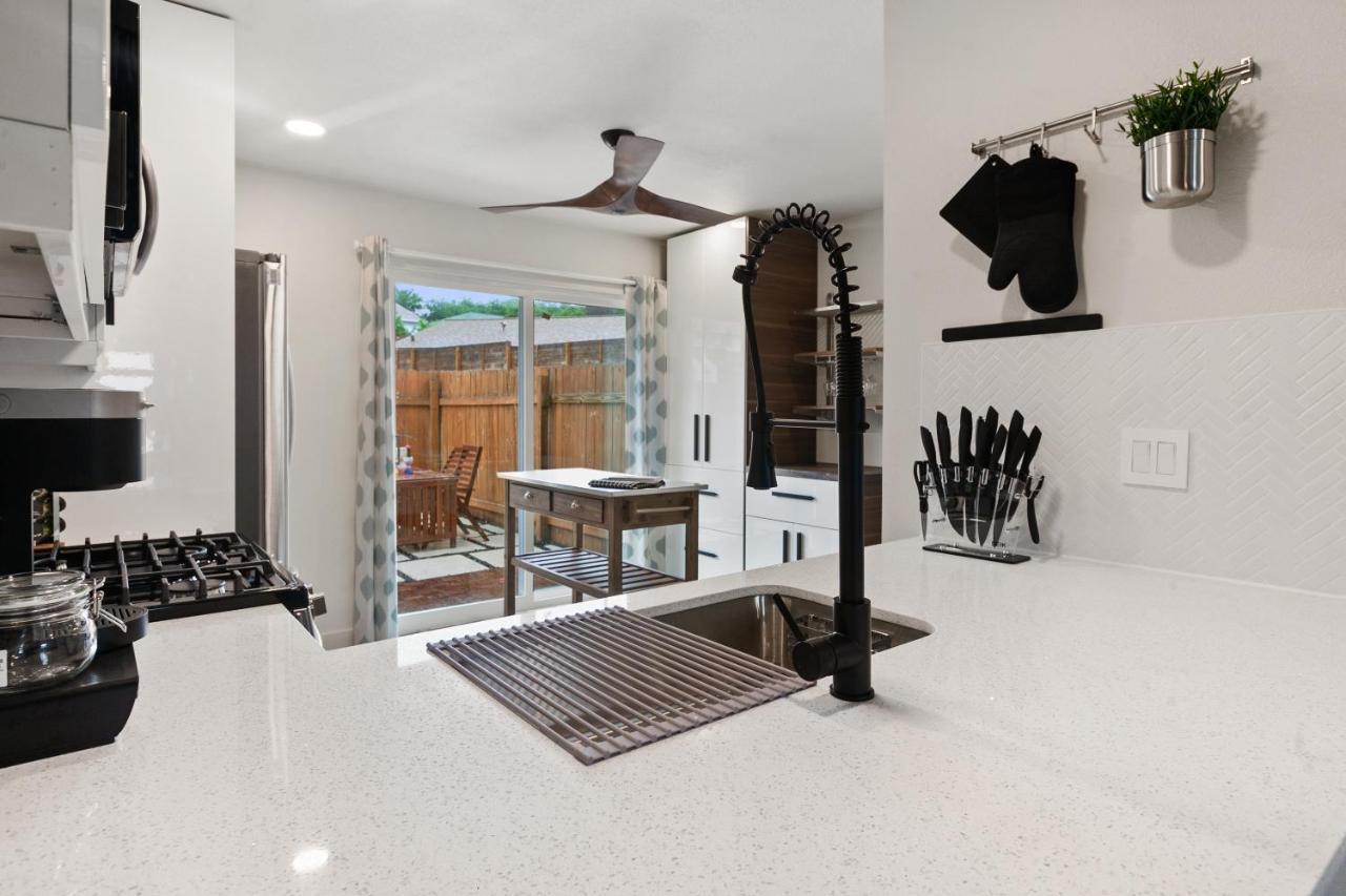 Апартаменты Contemporary Couples Getaway Near Austin Favorites - Loft 21 Экстерьер фото